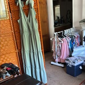Elegant Green Sleeveless Dress
